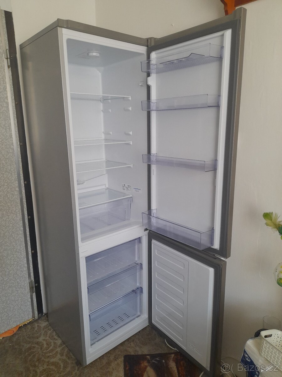 Prodám chladičku s mrazákem zn. BEKO - 2