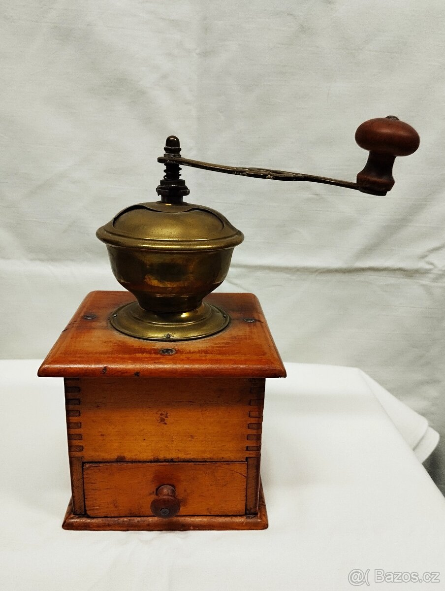 Starý mlýnek na kávu dřevo mosaz - 2