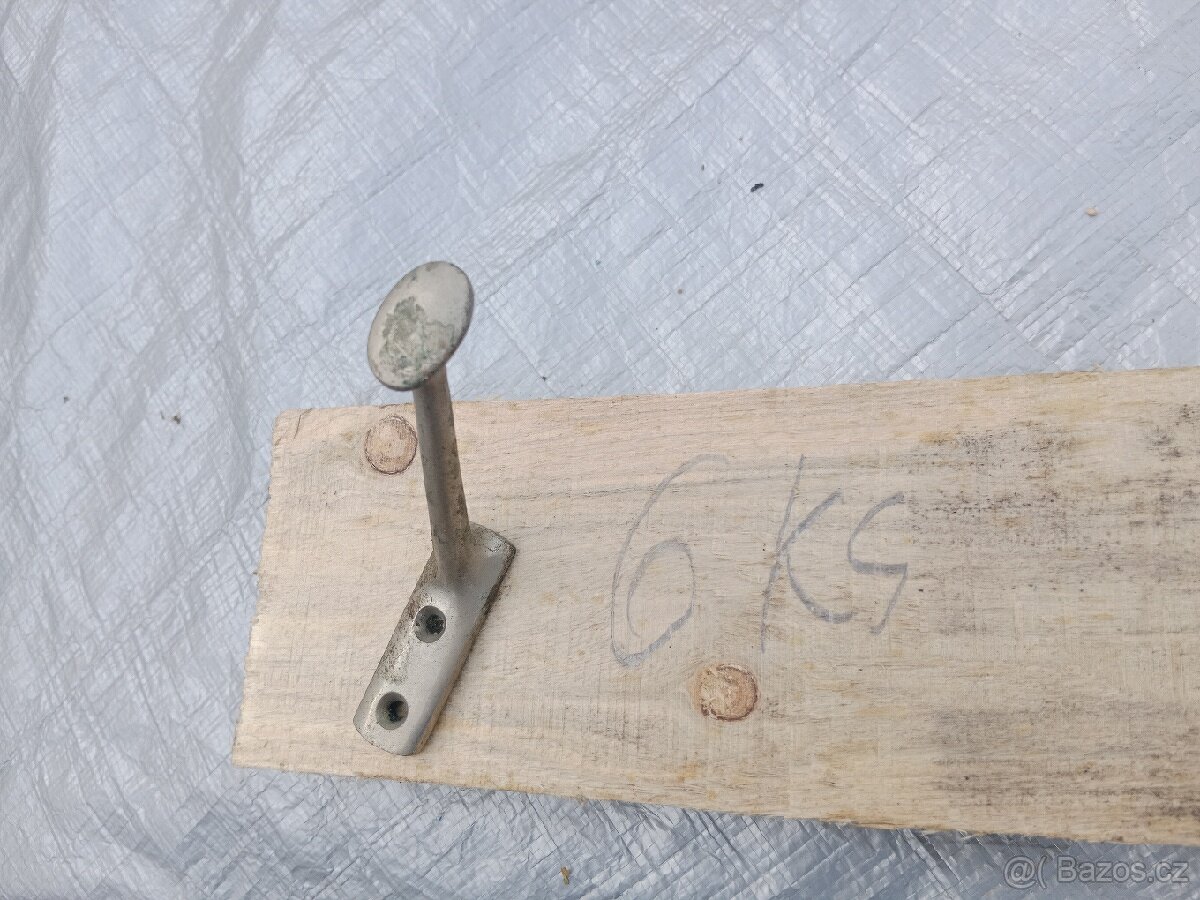 Staré okenní kličky a dorazy - 2