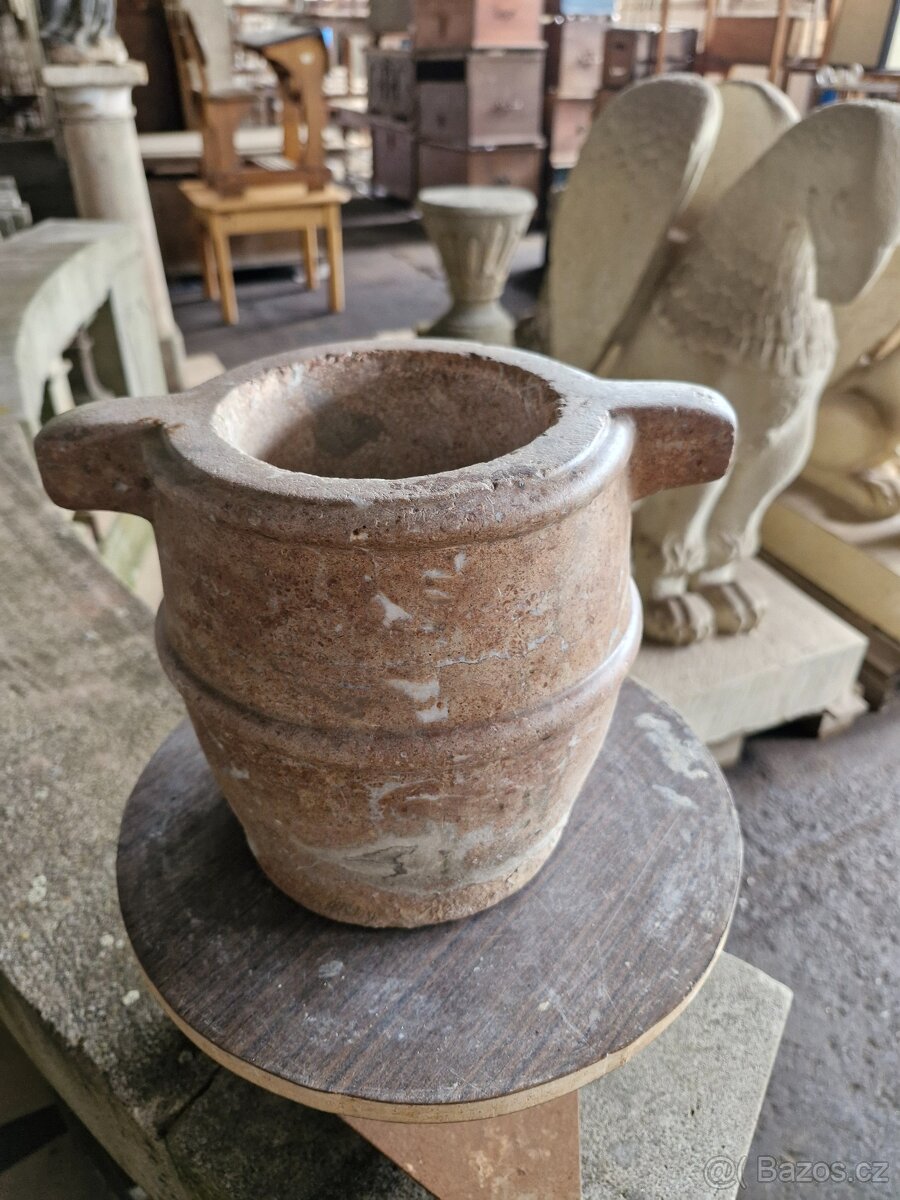 Kamenný historický hmoždíř - 2