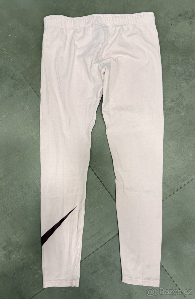 Leginy Nike, vel. 146-156 cm - 2
