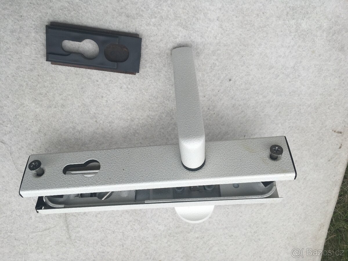 Dveřní kováni-bezpečnostní - 2