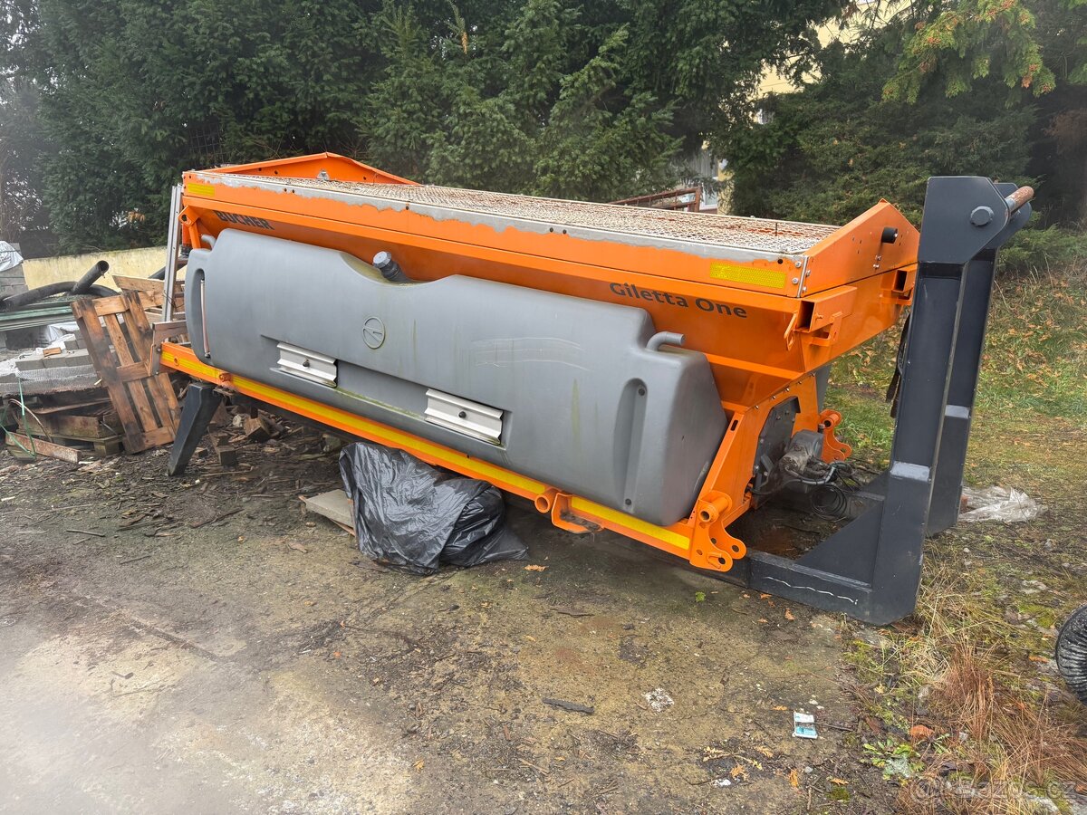 Komunální sypač BUCHER - 2