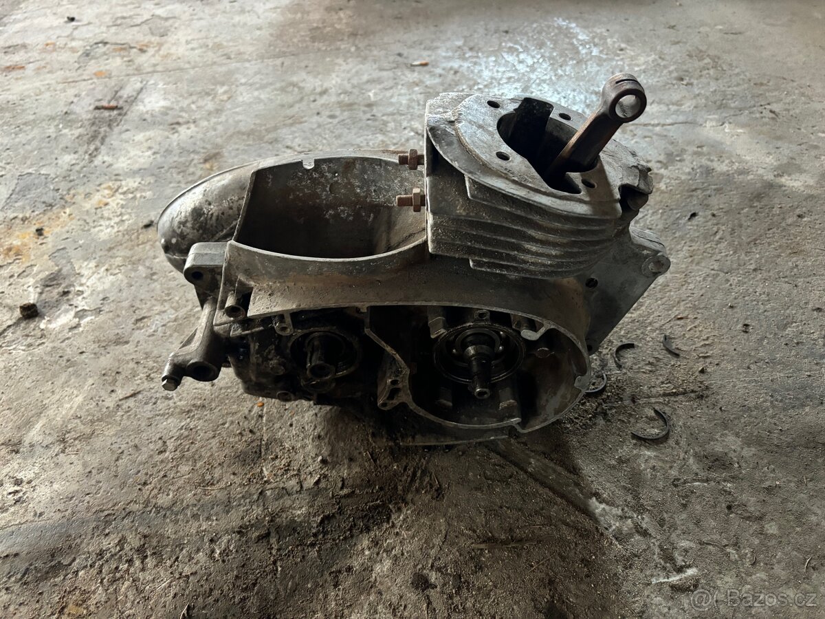 Polomotor JAWA 250 353 - 2