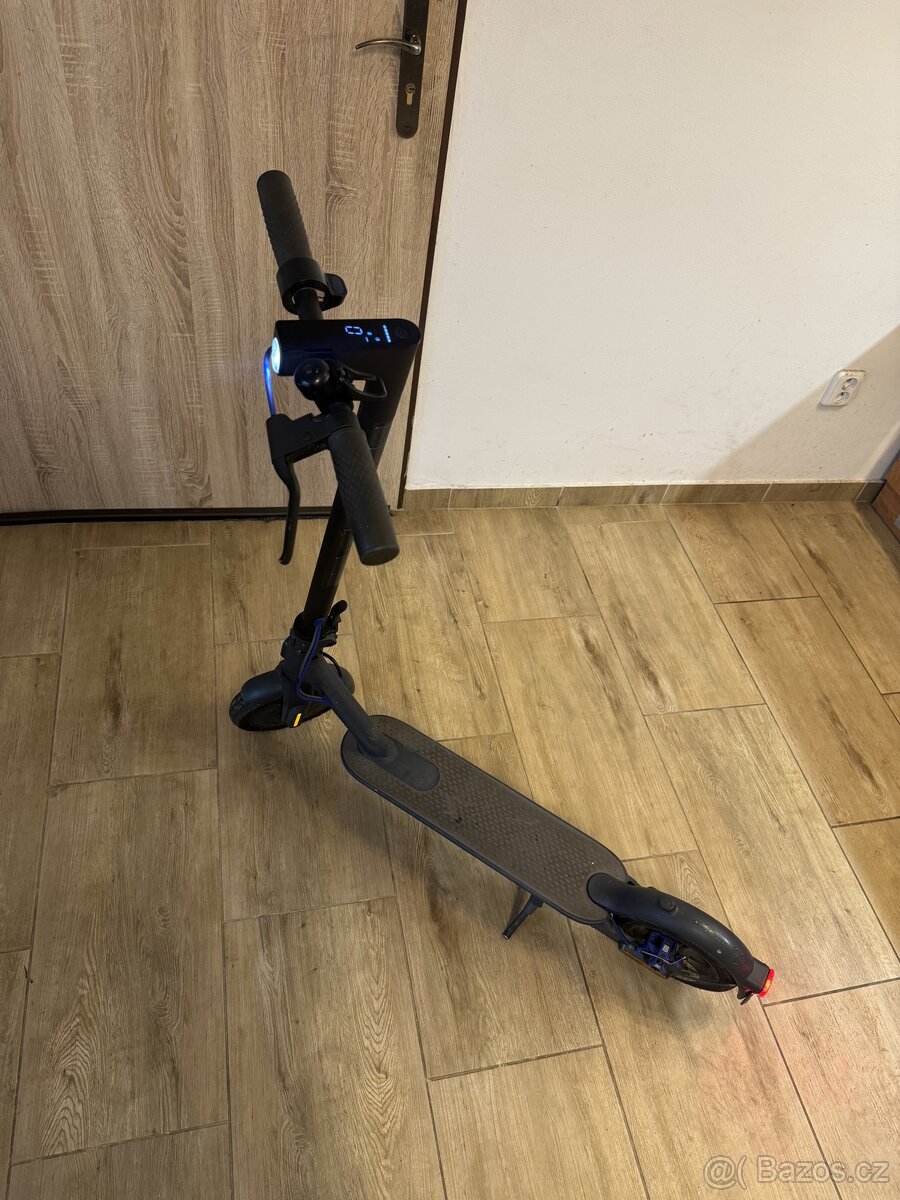 Elektrická koloběžka Xiaomi 3 - 2