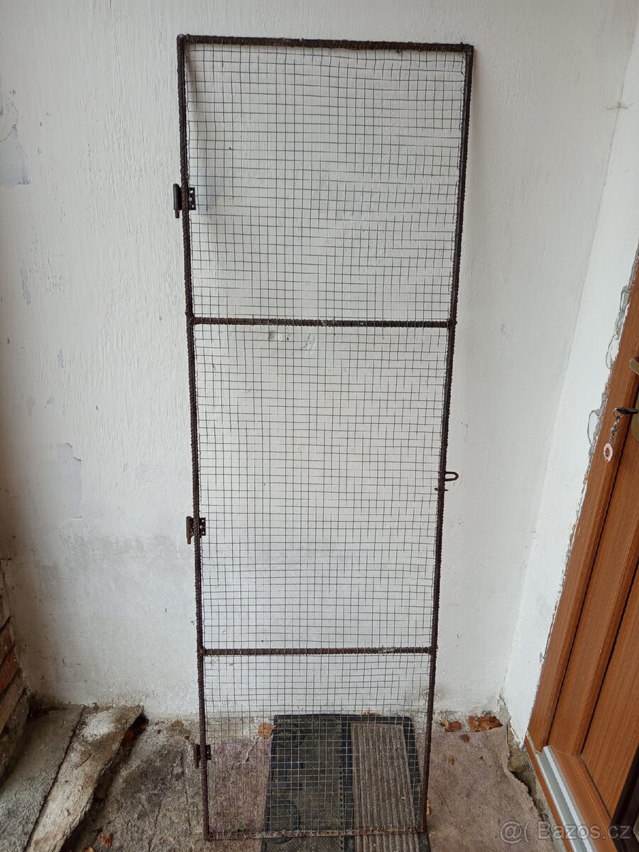 Prodám dvířka k voliéře 5 kusů - 2