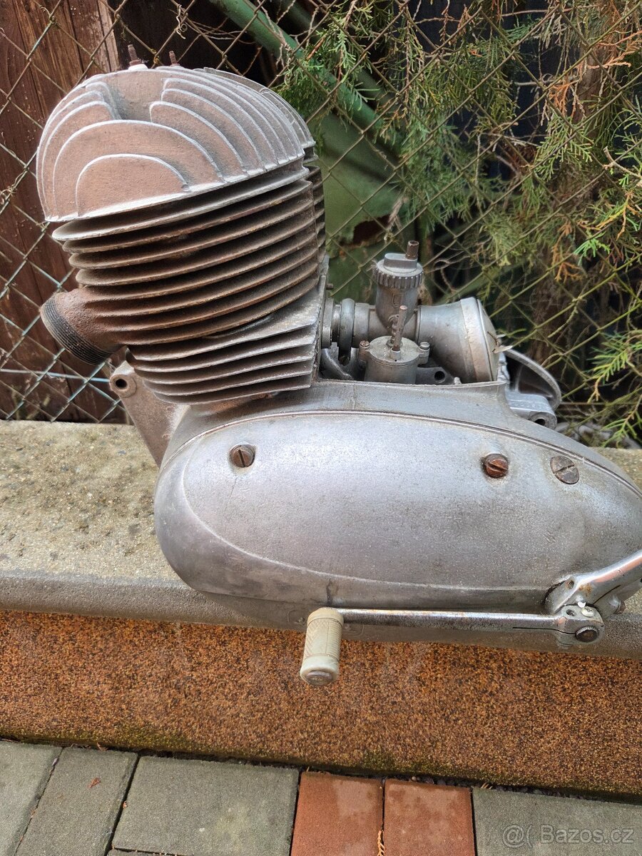 Motor Pérák 350 - 2