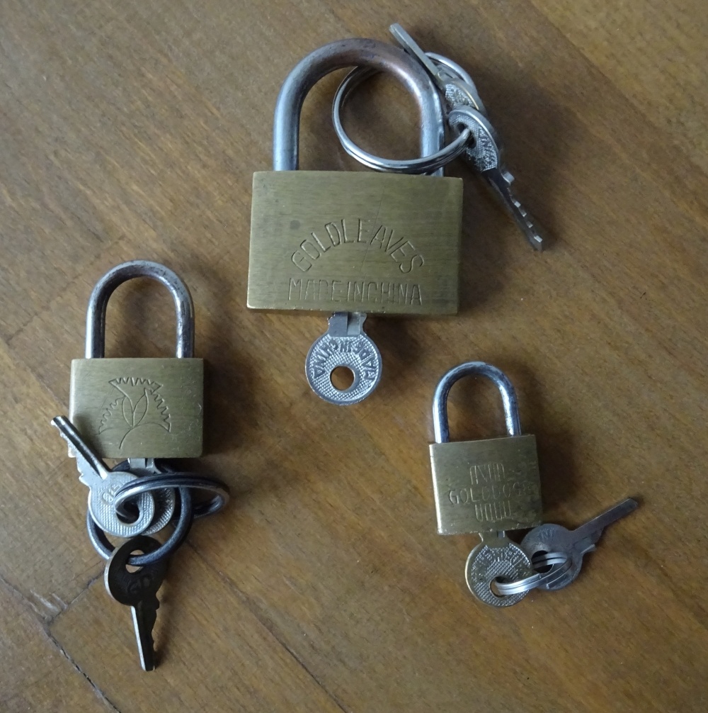 3 sady visacích zámečků - 2