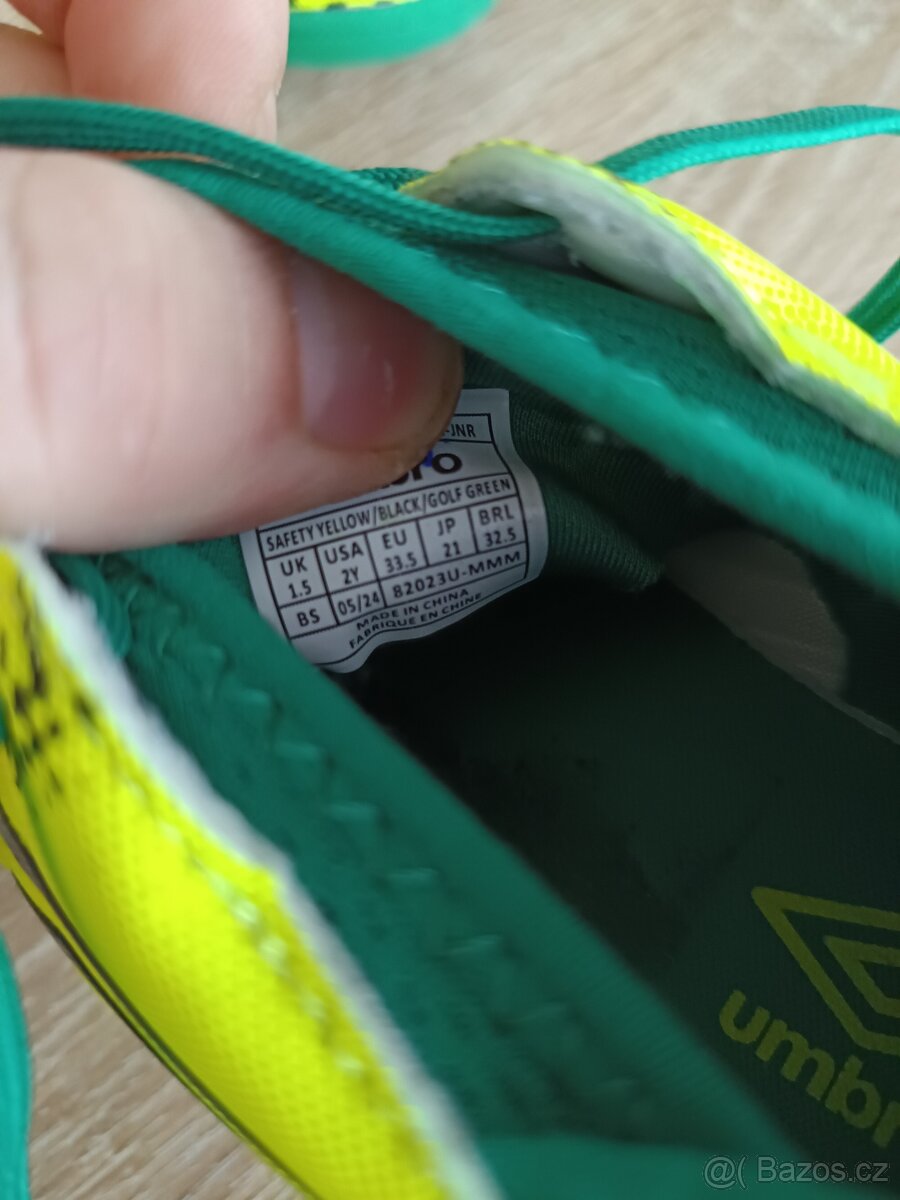 Prodám dětské sálové kopačky Umbro v. 33,5 - 2