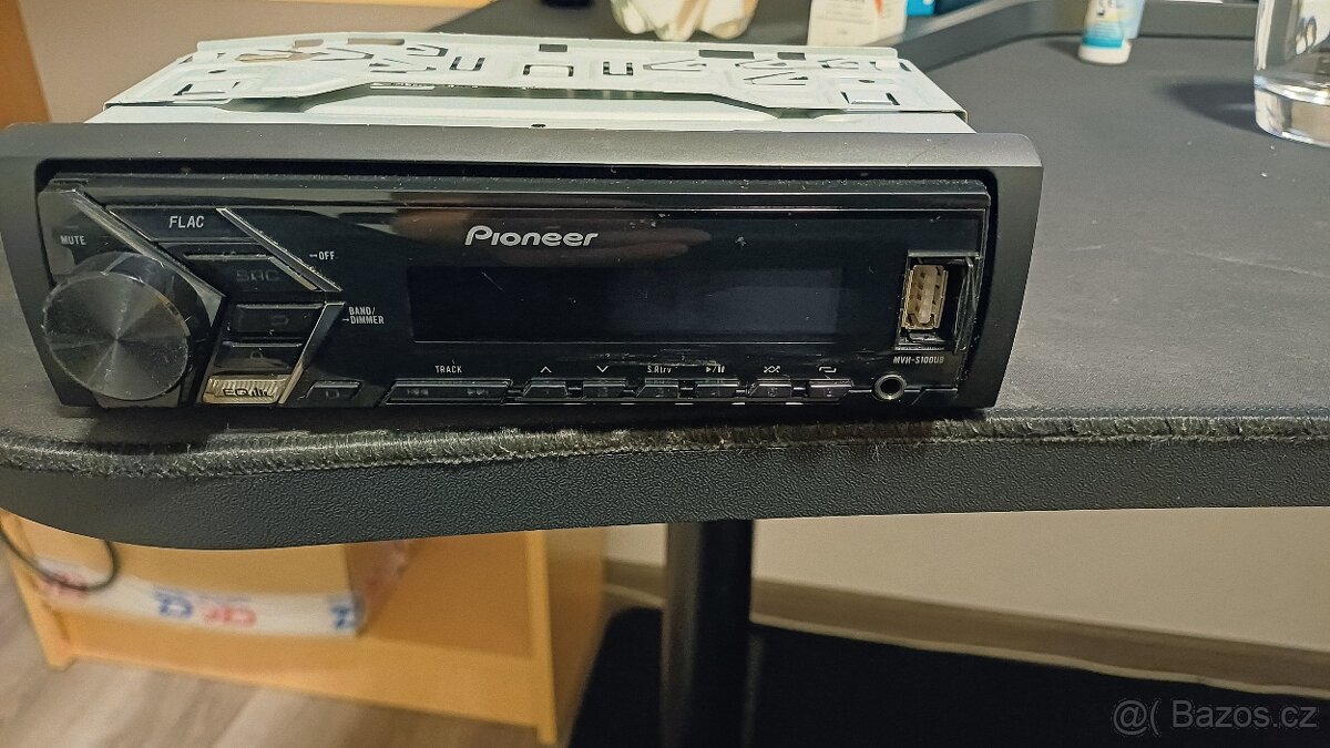 Pioneer MVH-S100UB - 2
