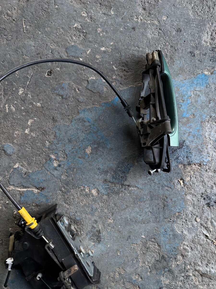 BMW e46 Coupe/cabrio-Klika + zámek - 2