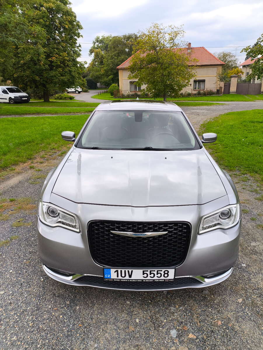 Chrysler 300C, r.v. 2016, 3,6i AWD Limited na prodej. - 2