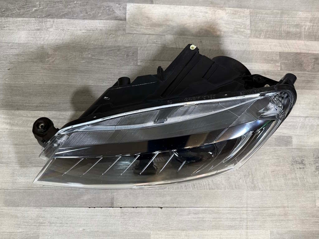 ŠKODA SUPERB 3 2015-2019 - světlo xenon LP - 3V1941015A - 2