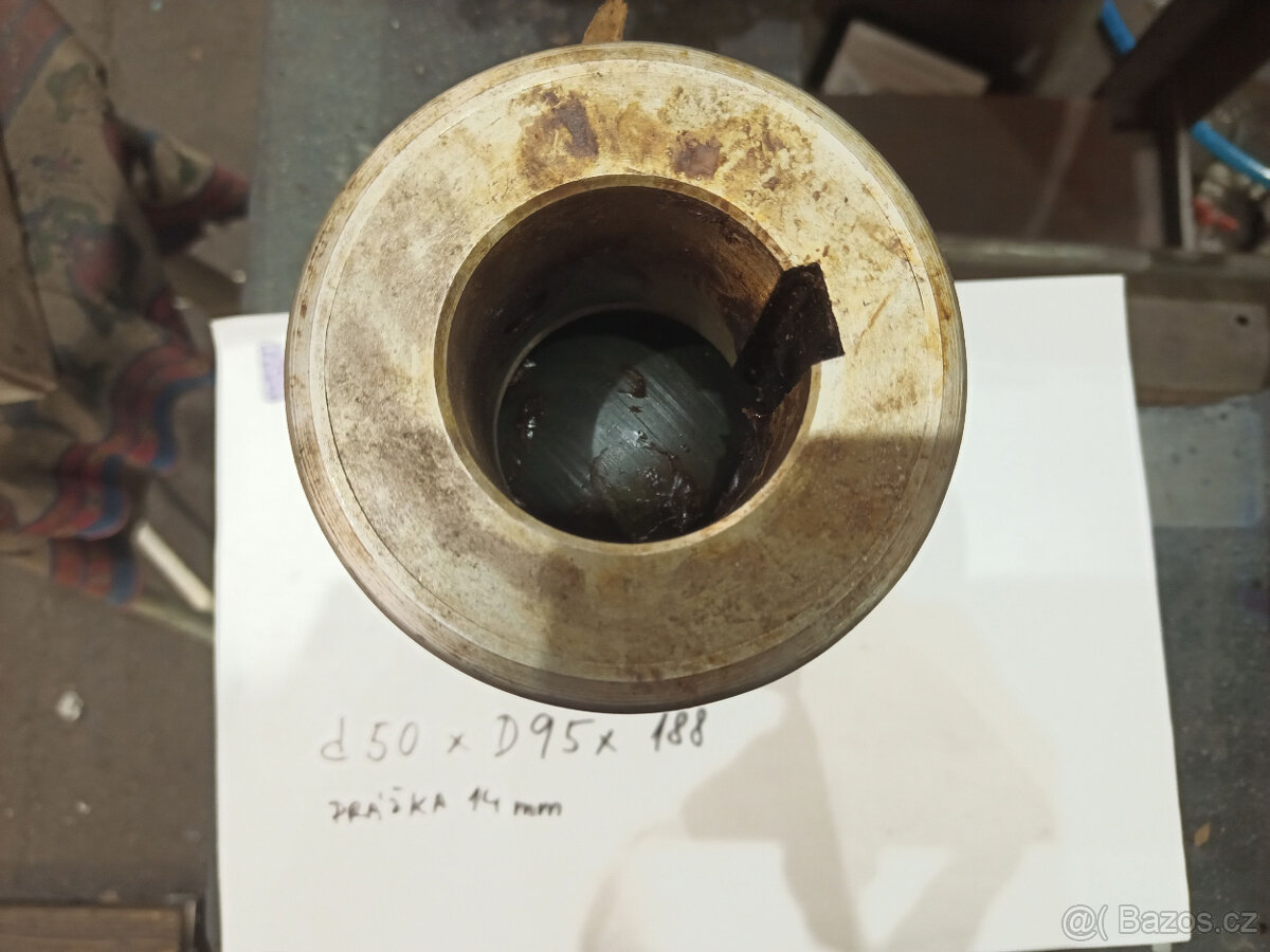 Kardan, kardanův kloub z karuselu či vyvrtávačky. - 2