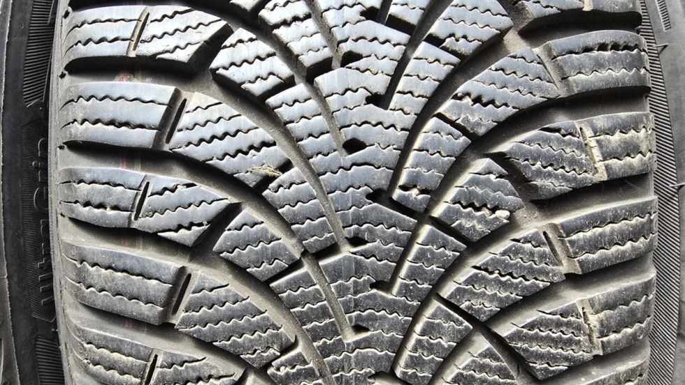 Zimní pneu 205/55/16 Good Year - 2