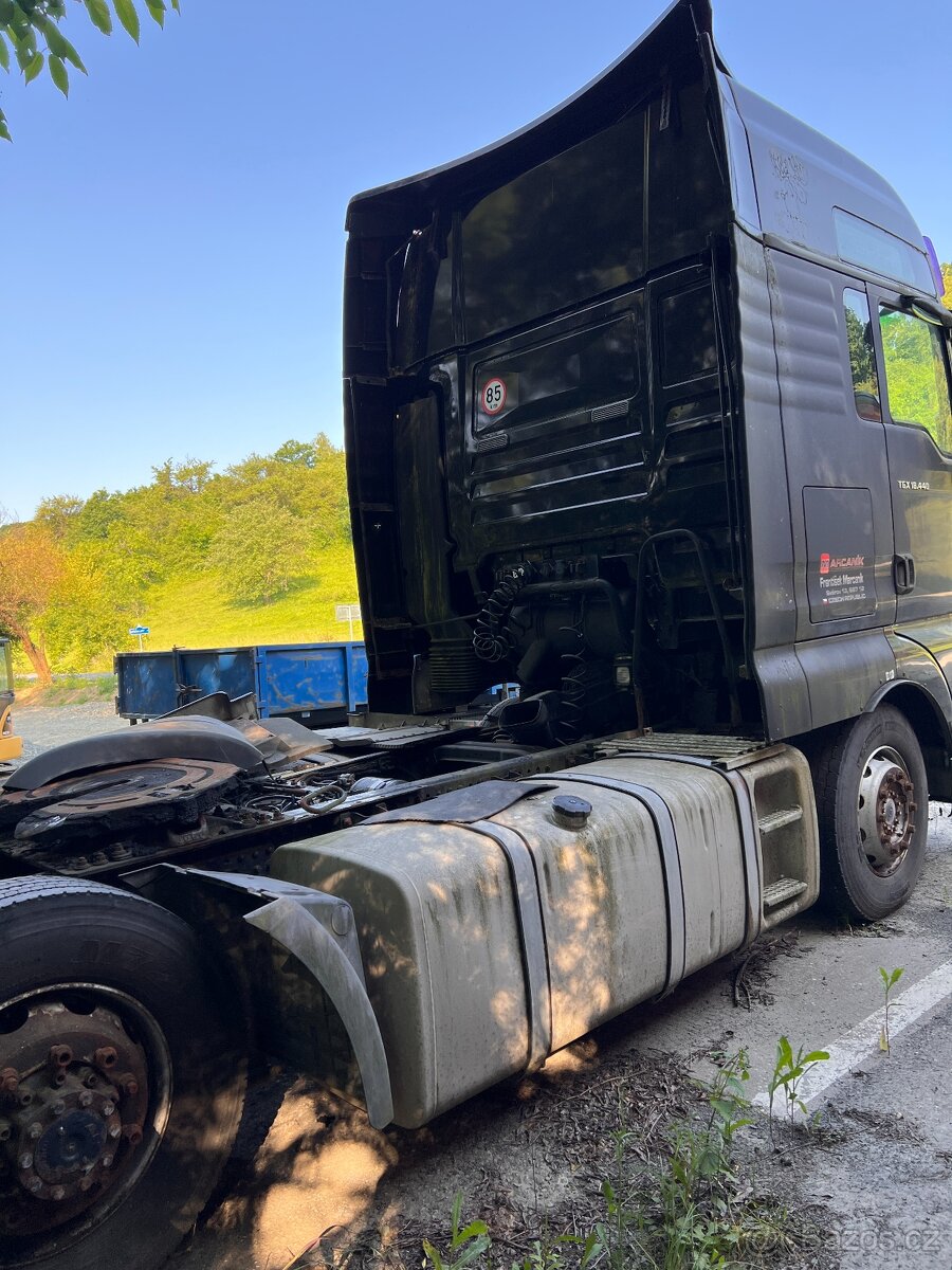 Tahač návěsů MAN - 2