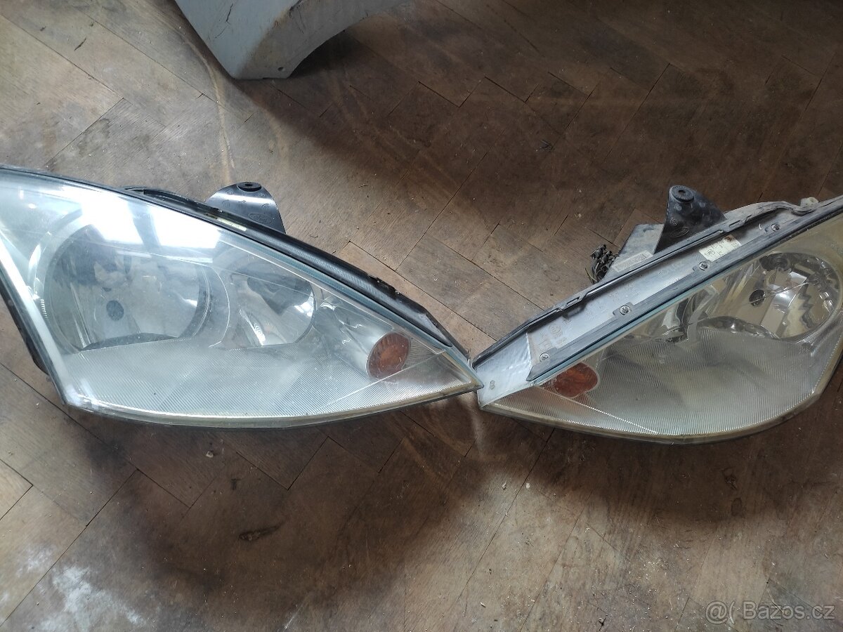 Ford Focus MK1 přední světla facelift - 2