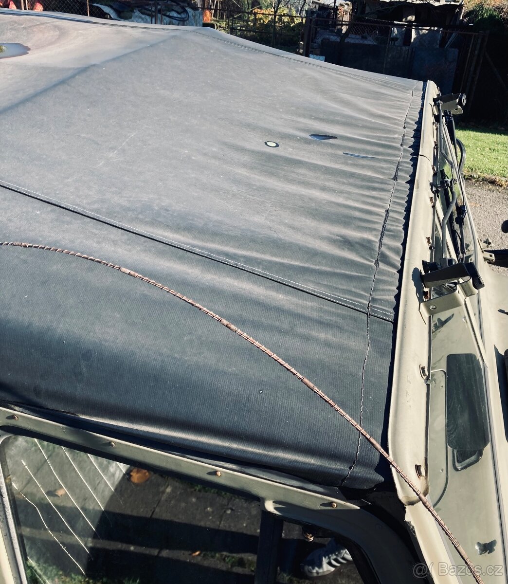 Plachta UAZ 469 černá v dobrém stavu - 2