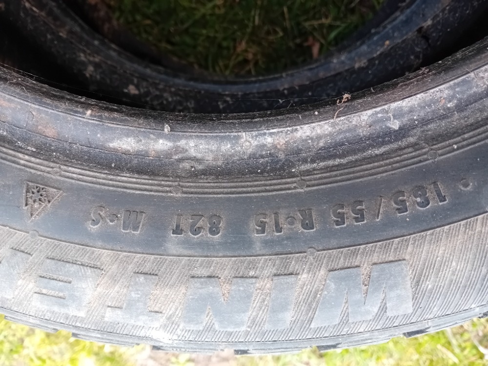 Pneu zimní 185/55 R15,2x,4mm - 2