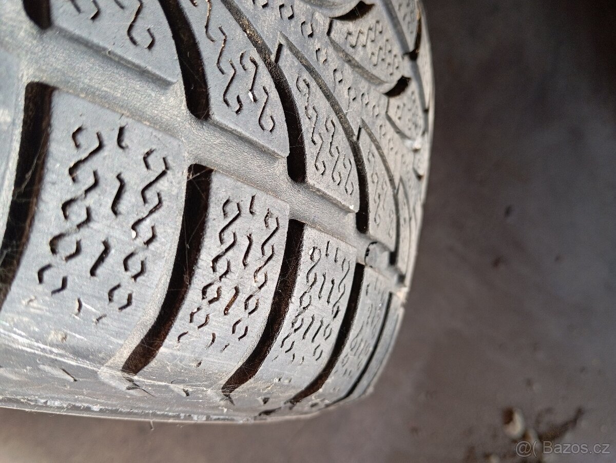 Prodám pneu 185/65R14 i disky - 2