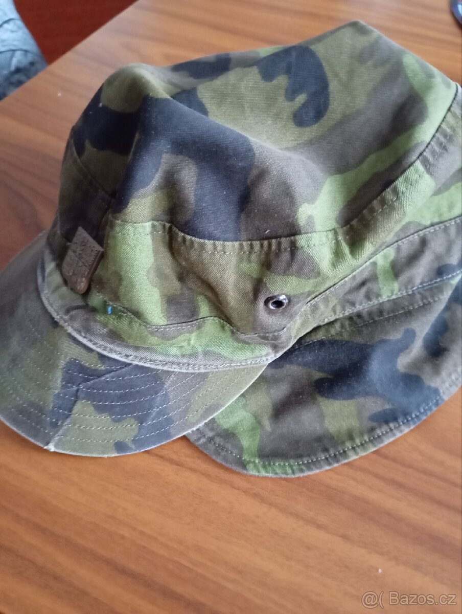 Prodám voj.čepici s odznakem - 2