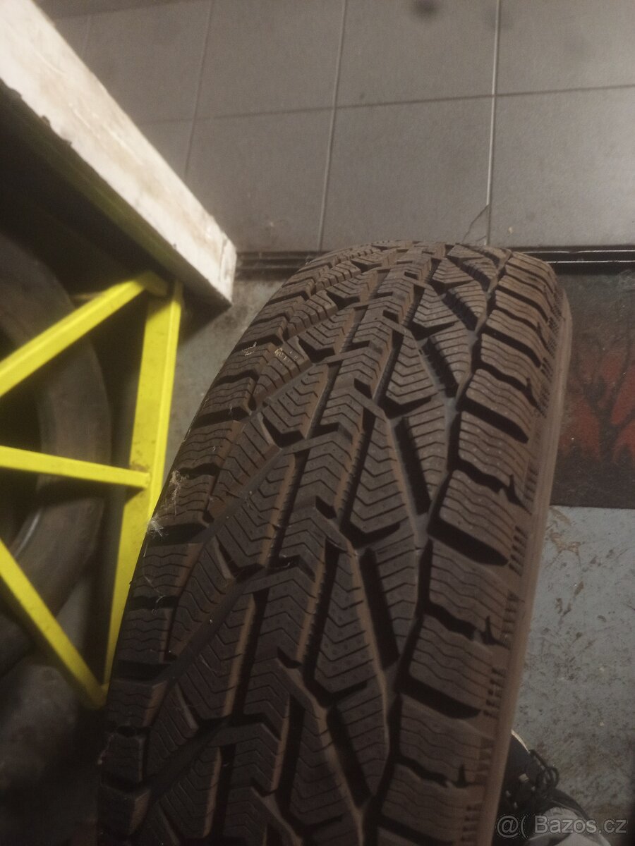 Pneumatiky zimní 235/65 R17 - 2