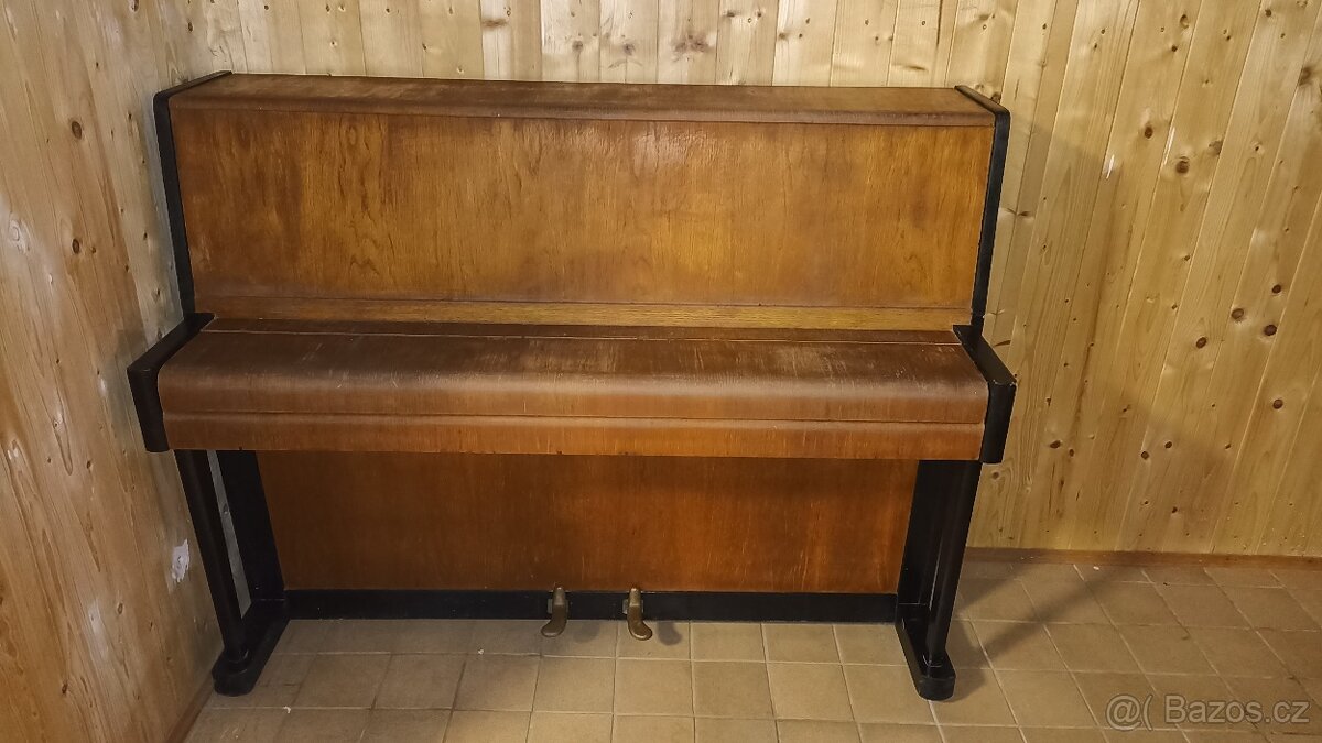 Prodám krásný strunový dřevěný klavír - 2