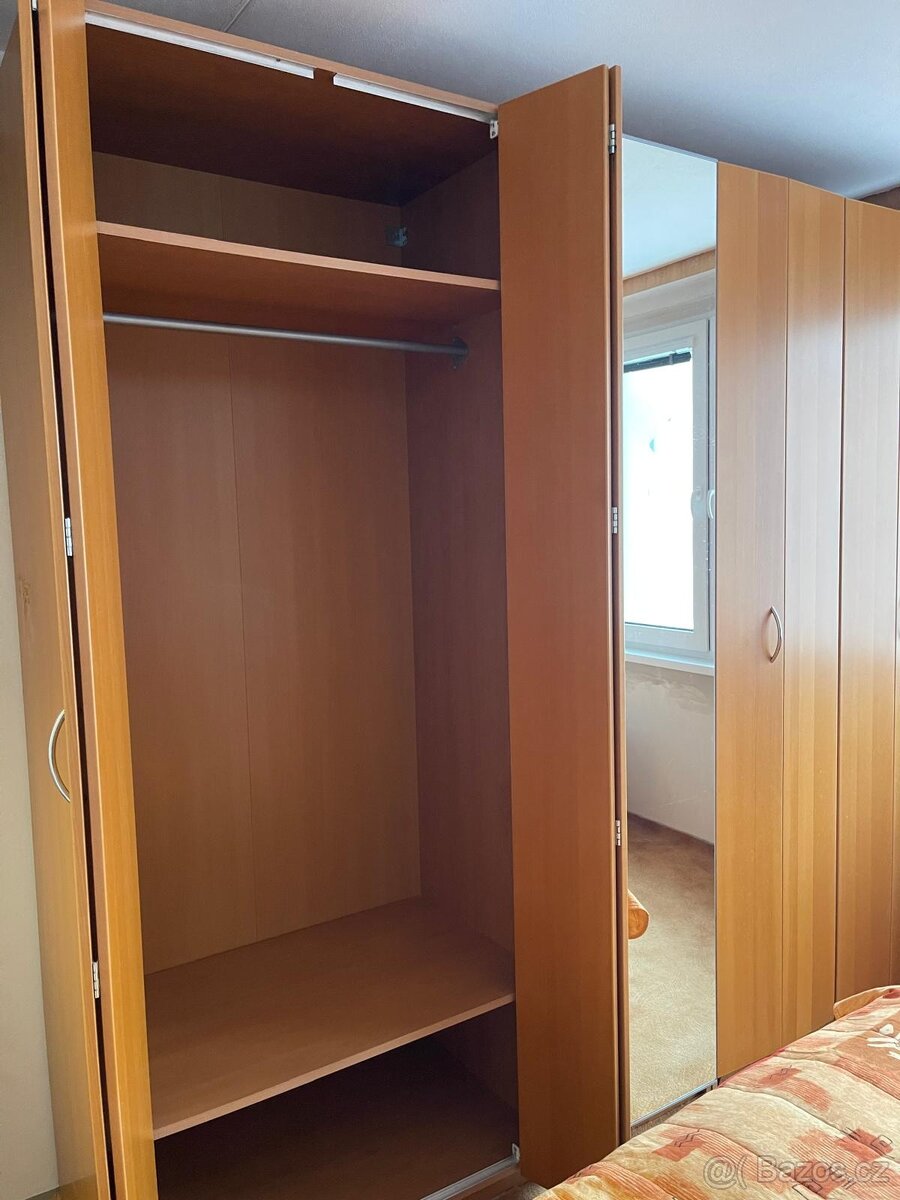 Šatní skříň - 2
