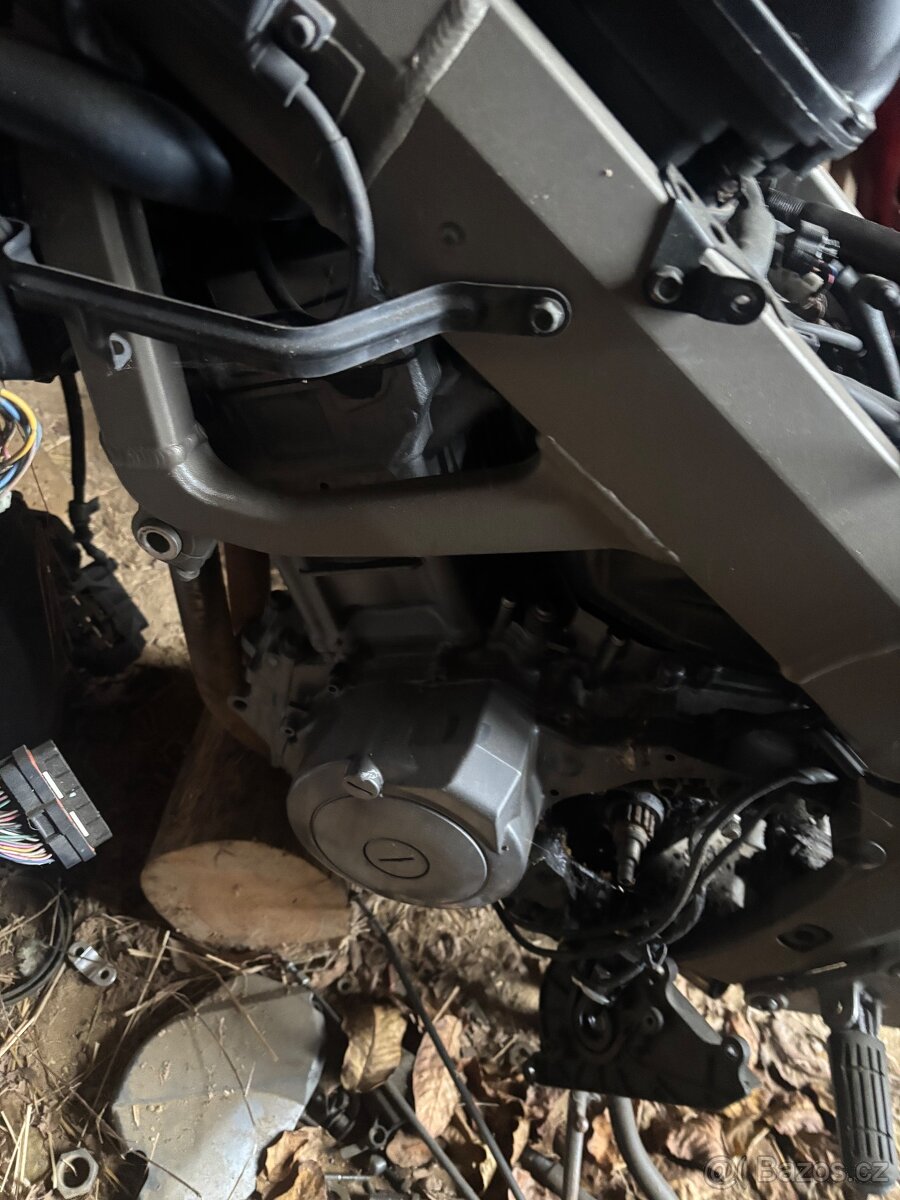 Rozprodam Yamaha TDM 900 01-13 na nahradni dily - 2