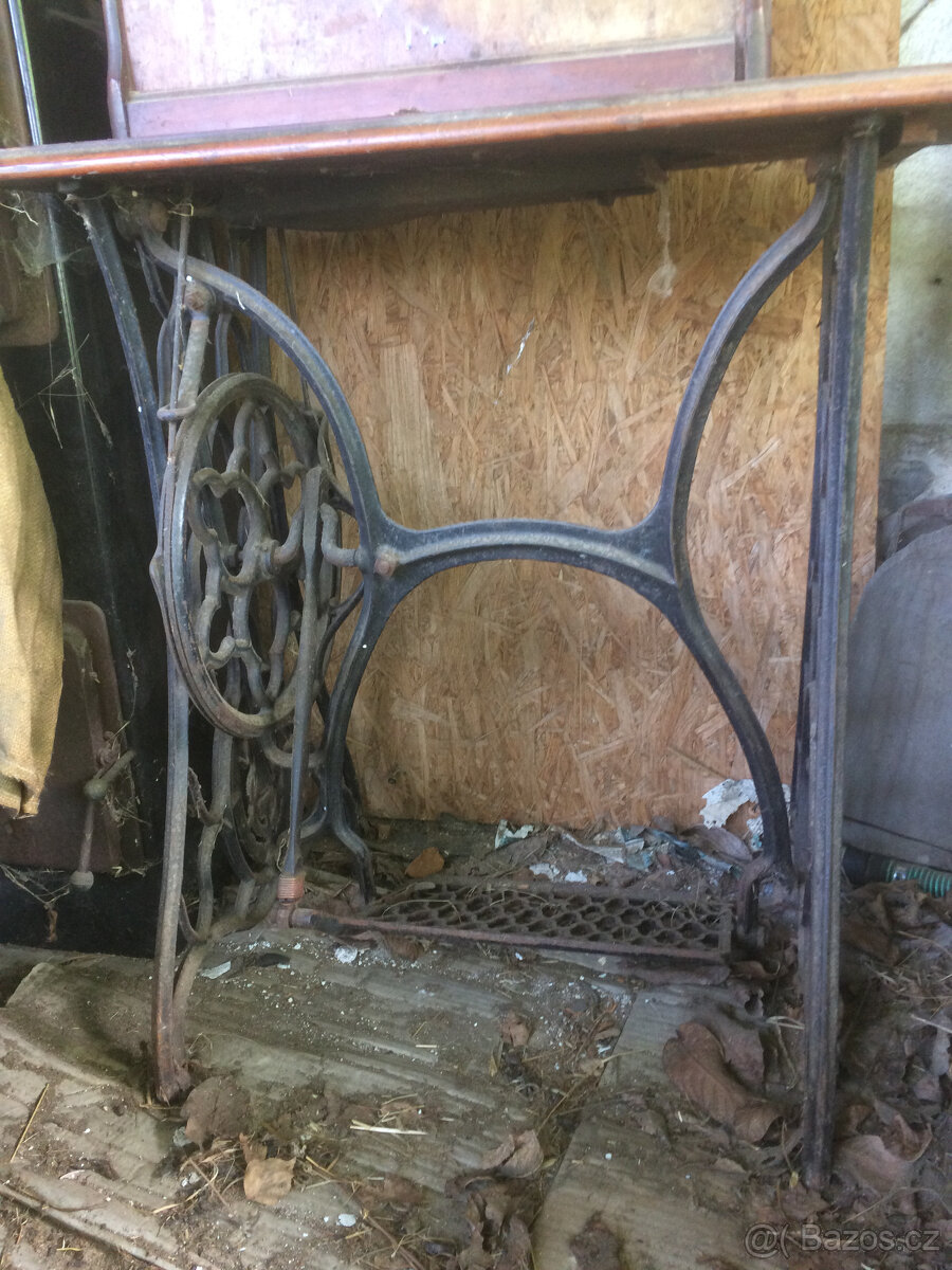 Starožitný šicí šlapací stroj SINGER - 2