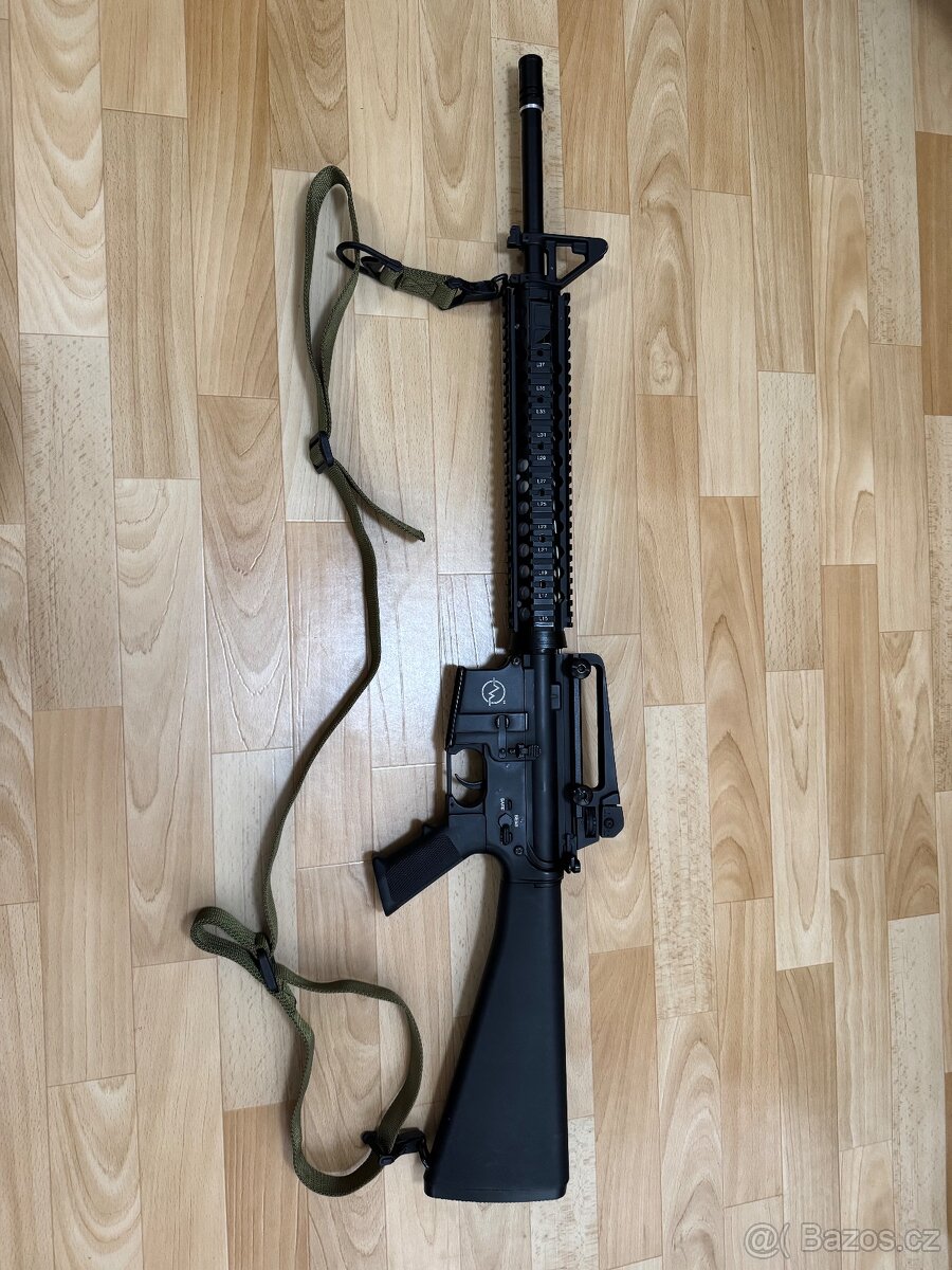 M16A4 airsoft + vybavení - 2