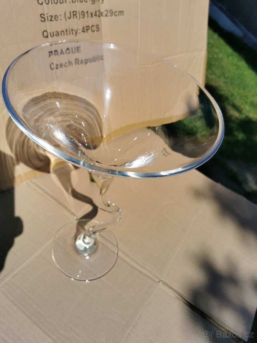 Velká / obří sklenice / číše s prohnutou stopkou - 2
