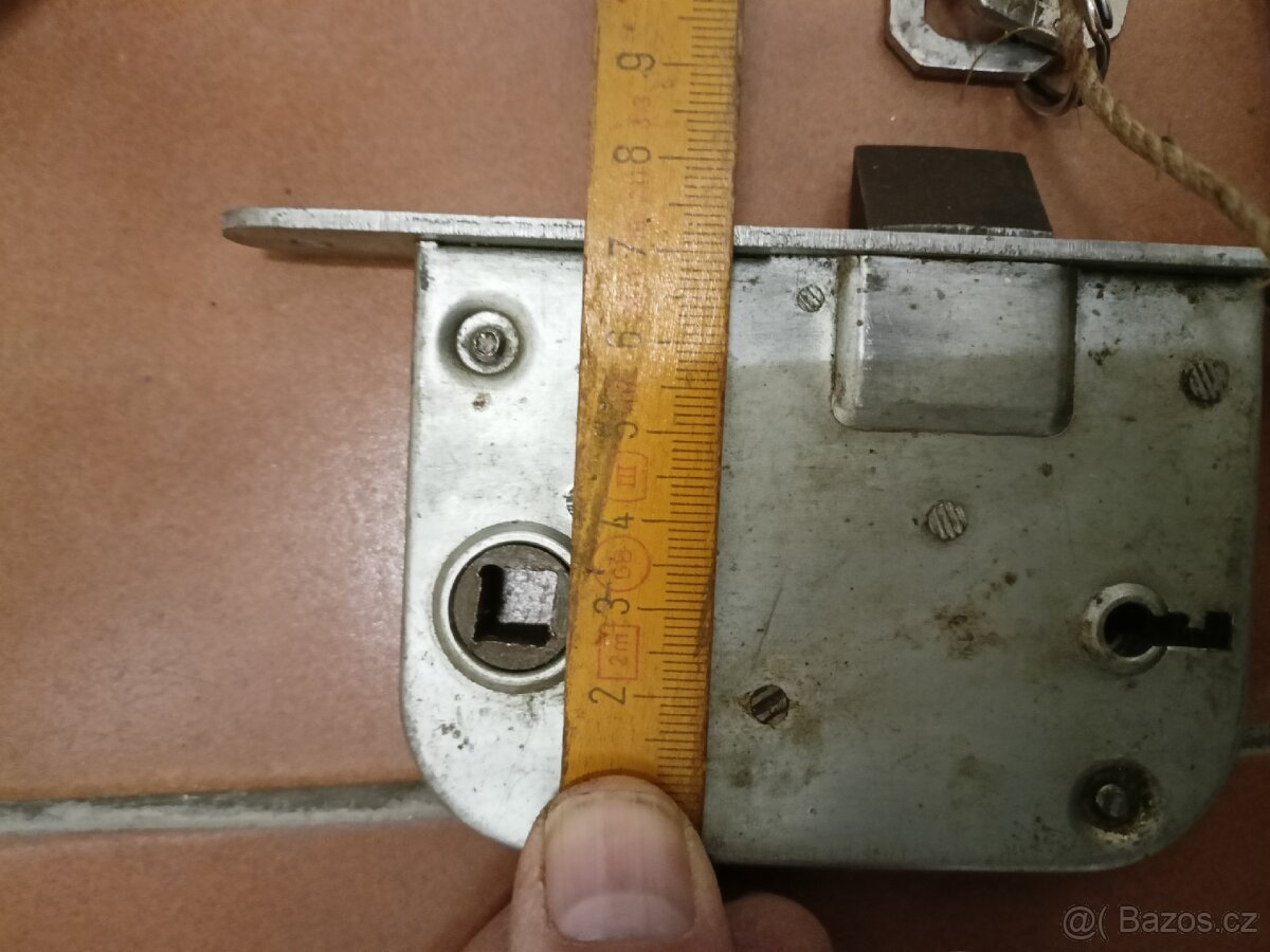 Zadlabací zámek atypický. - 2