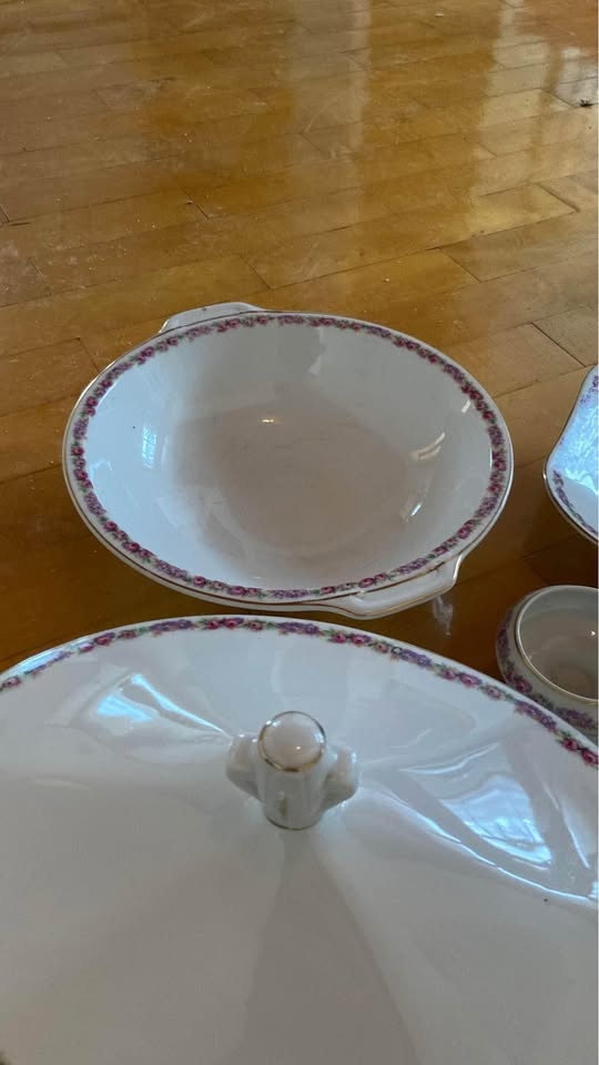 Sada porcelánového nádobí - 2