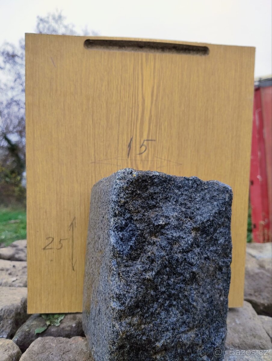 Žulové kostky kočičí hlavy 25x15x15 - 2