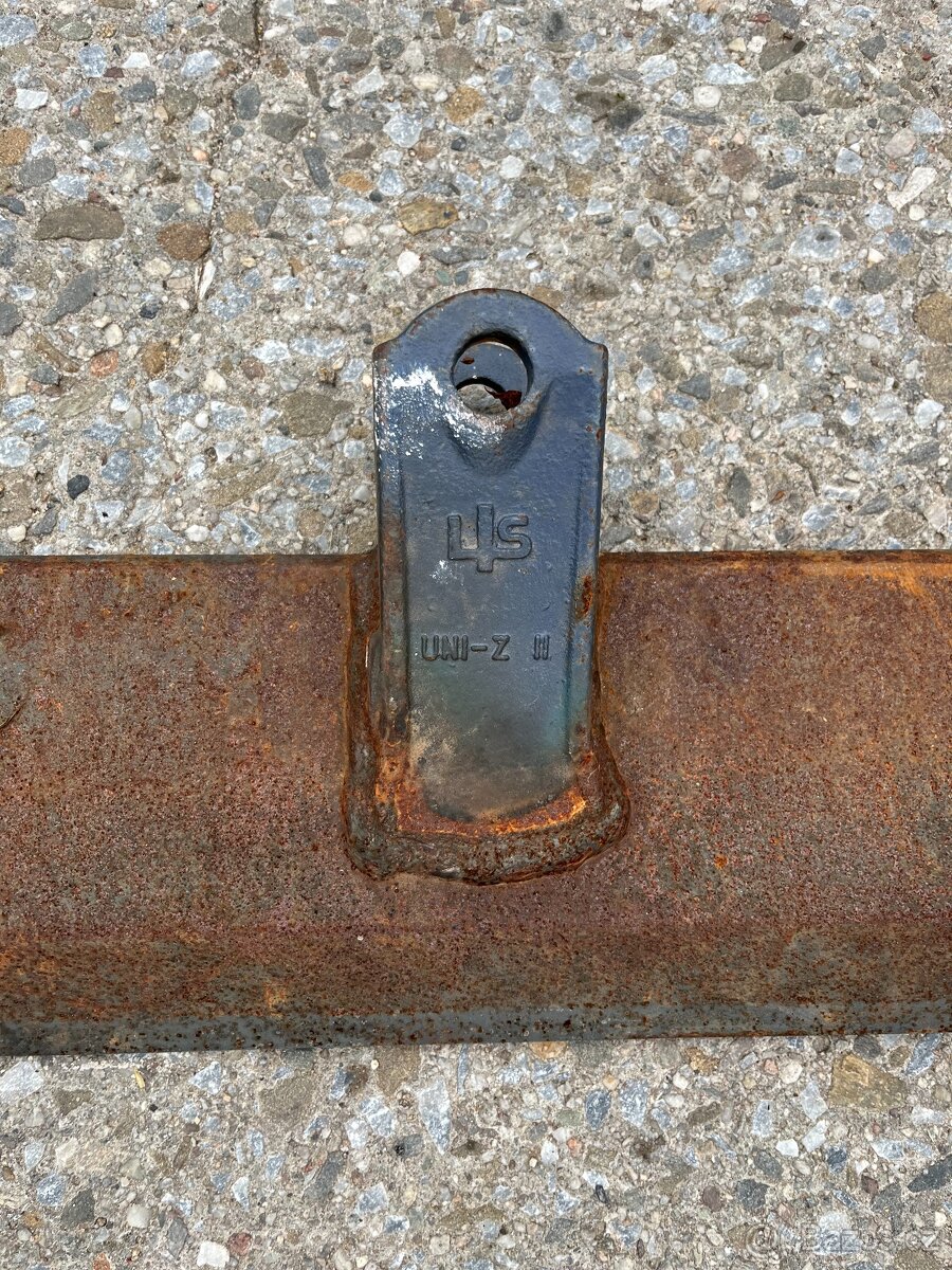 Břit-pravítko na lžíci bagru (Takeuchi) - 2