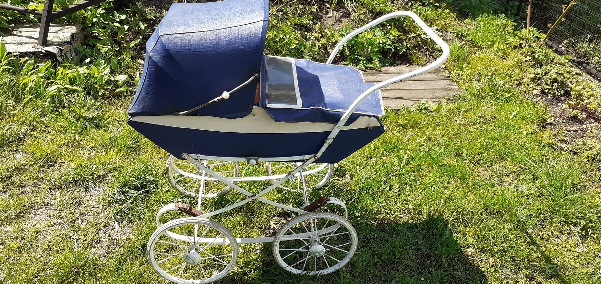 Retro kočárek s panenkou - 2