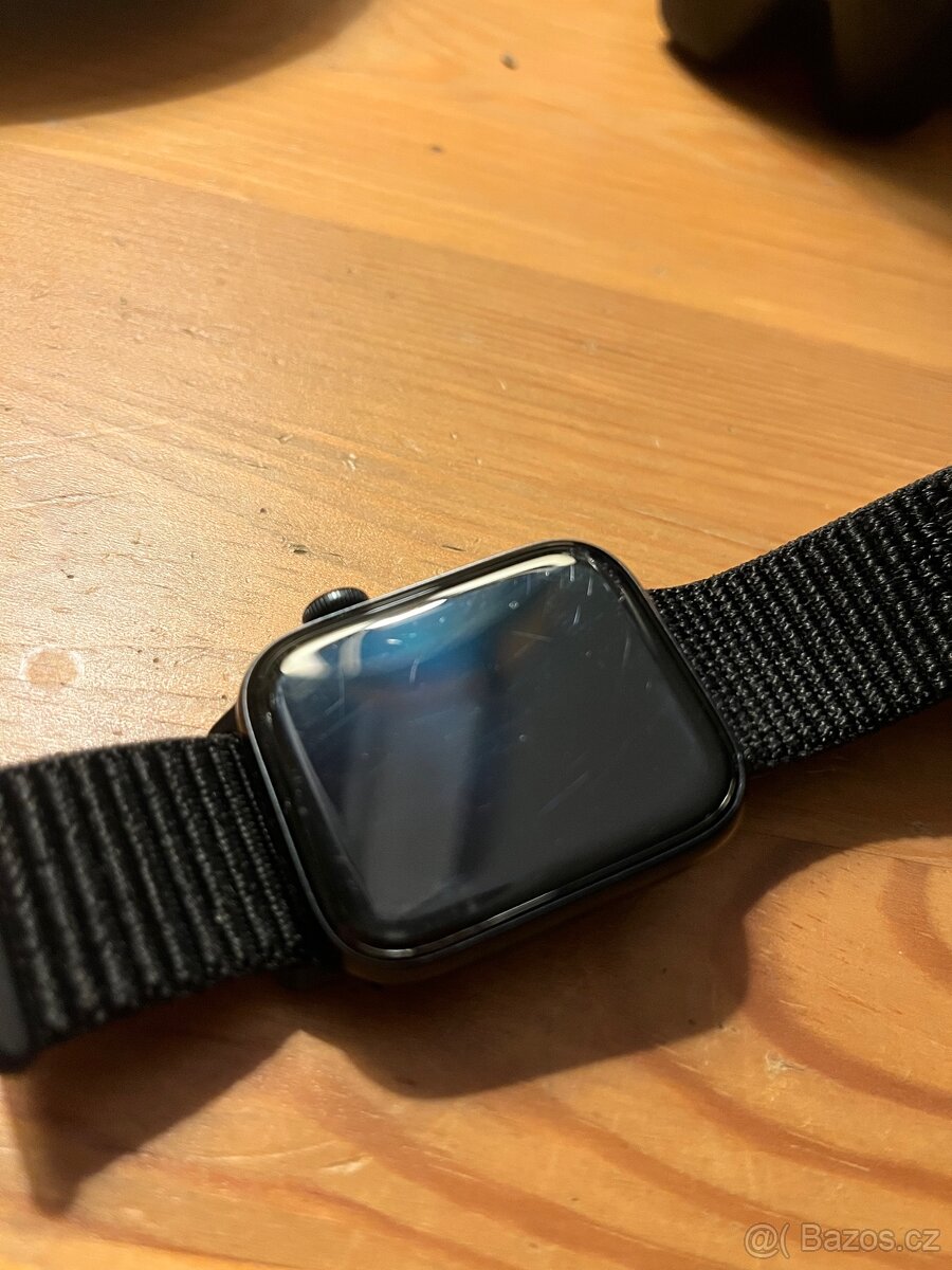 Apple Watch SE druhé generace - 2