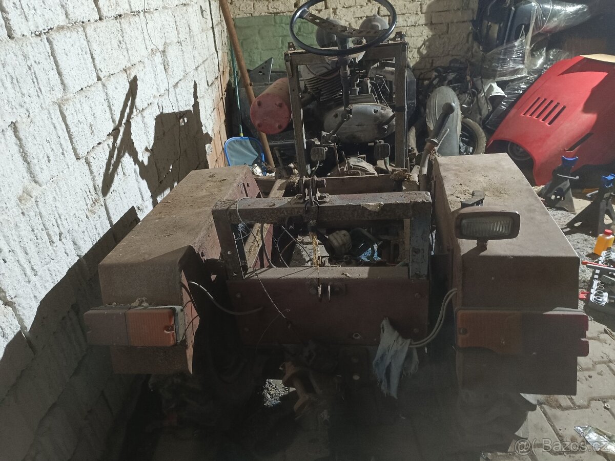 Prodám traktor domácí výroby motor Jawa - 2