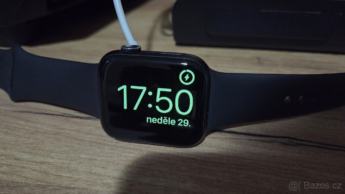 Apple Watch SE 44mm (1. generace) - 2