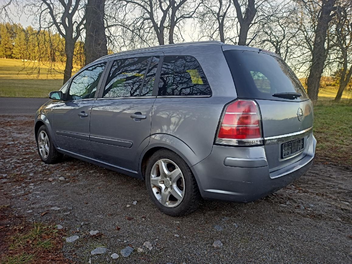 Zafira B 1.8 benzín, r.v.2008, najeto 180 400 Km, 7 míst - 2