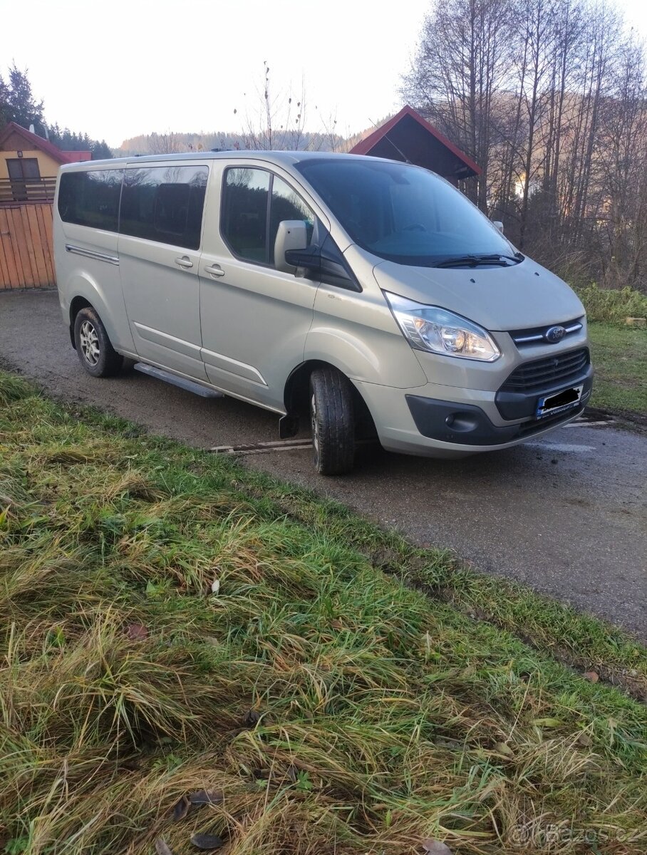 Prodám Ford Tourneo Custom L2 9 míst - 2
