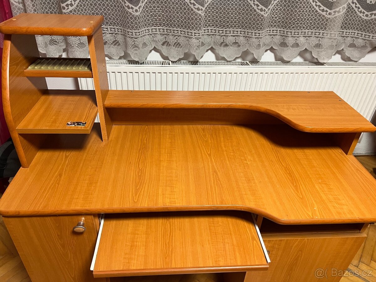 Prodám kvalitní herní stůl - 2