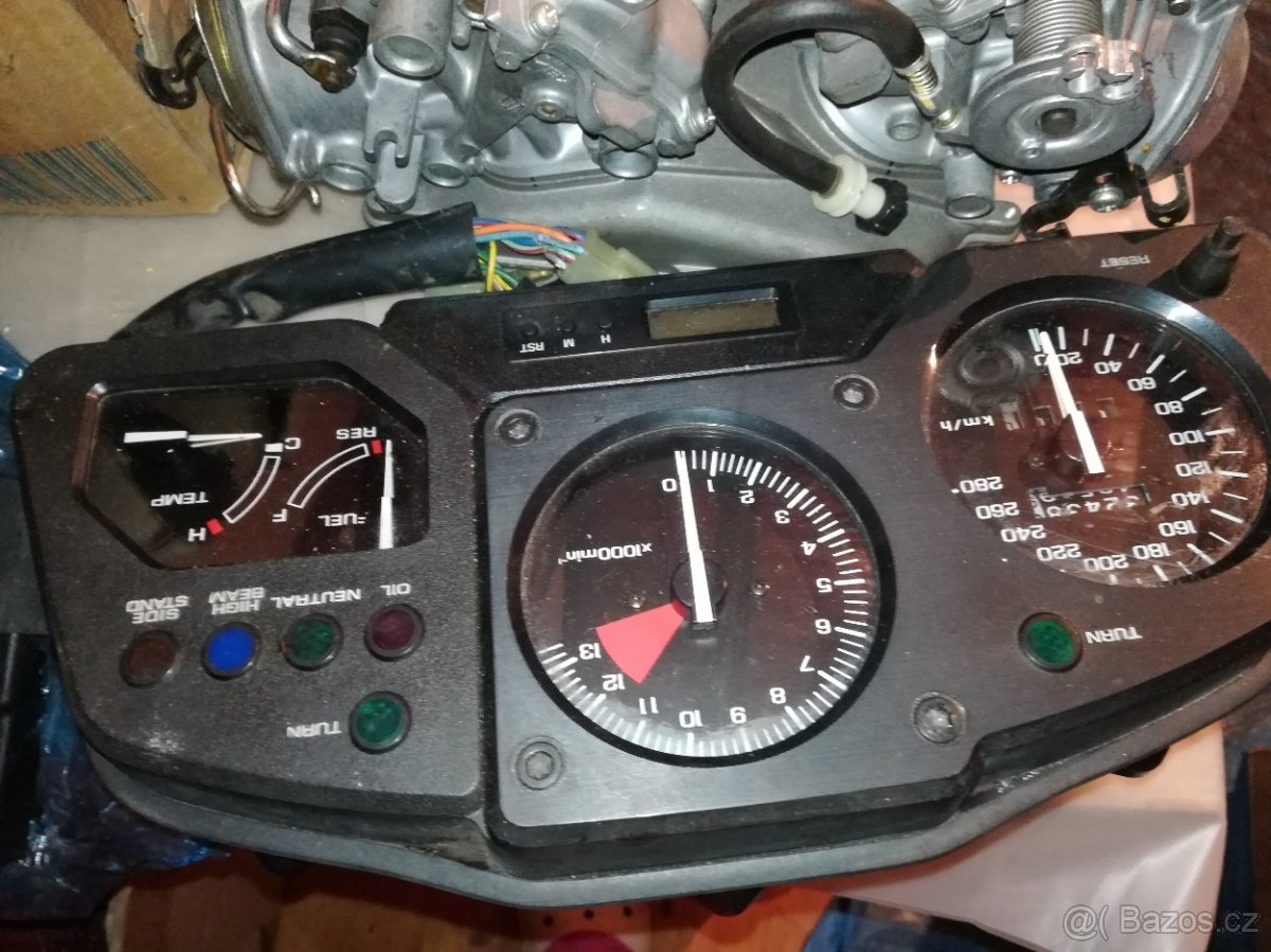 Nahradni dily na Hondu VFR - 2