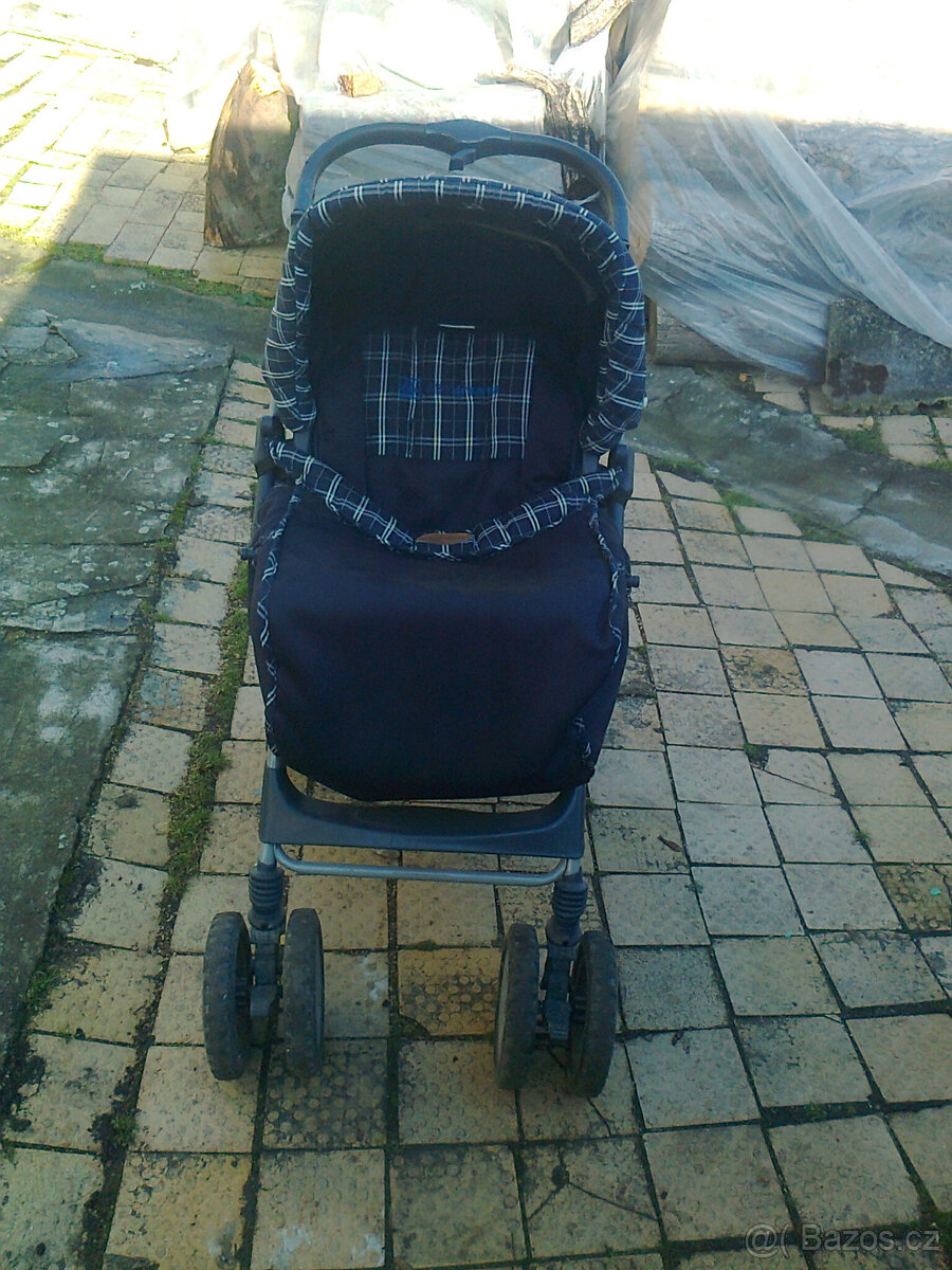 Starší dětský kočárek - 2