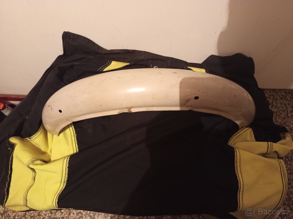 Blatník přední mustang - 2