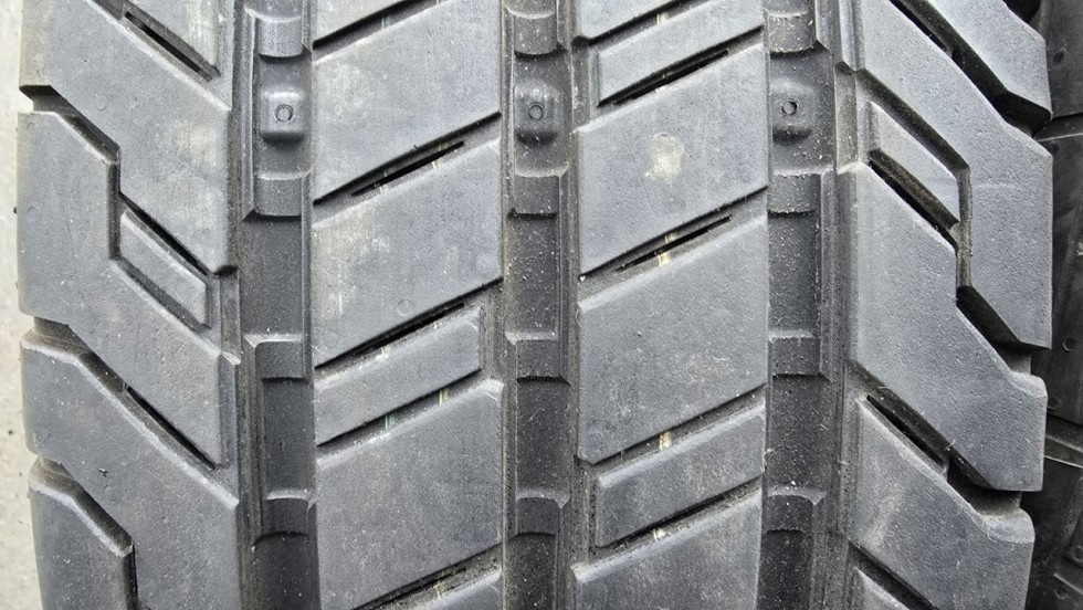 Letní pneu 225/75/16c Continental - 2