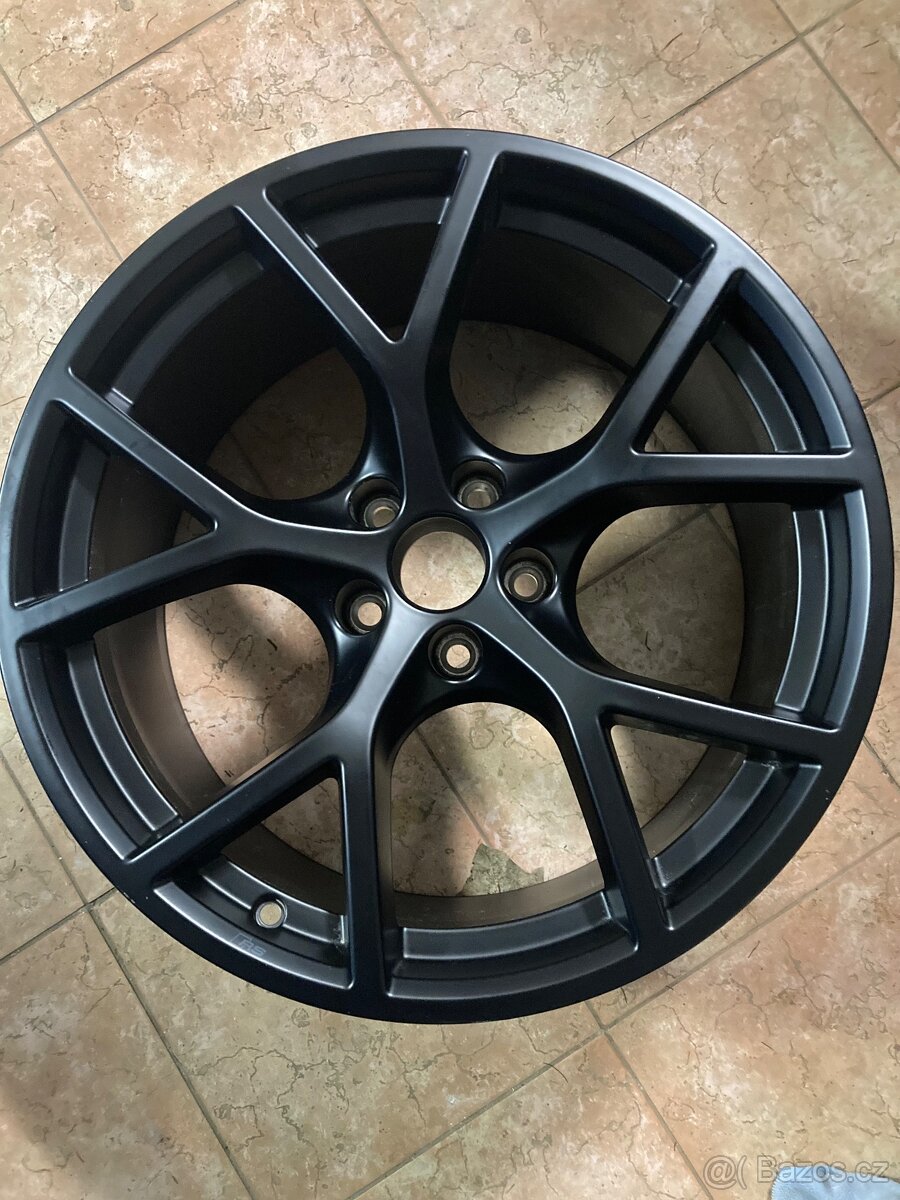 Originální nový disk AUDI RS3 8Y 9x19R - 2