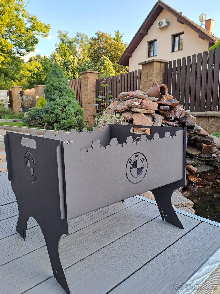 Kompaktní skládací gril / mangal - 2