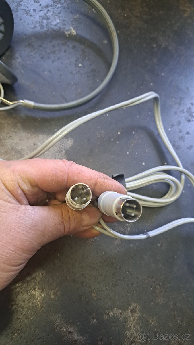 Sluchátka s mikrofonem. - 2